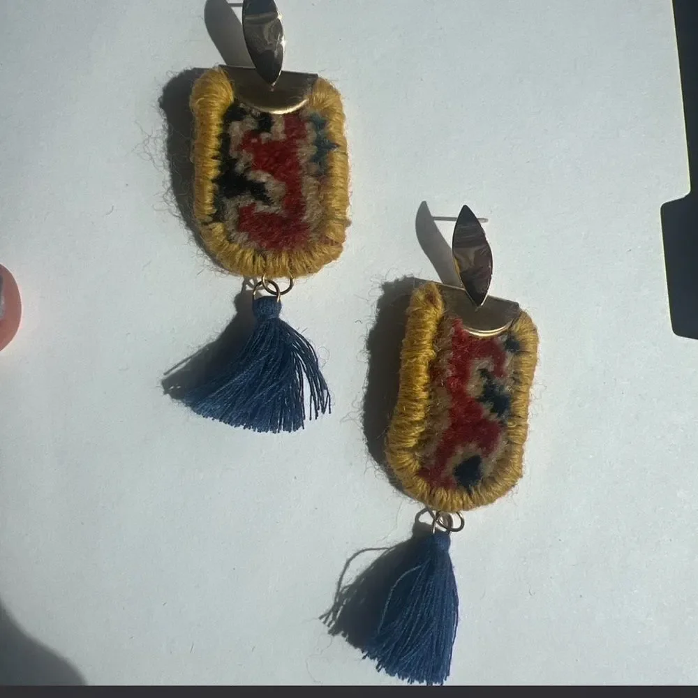 Elegant Gold and Blue Tassel Earrings R11
